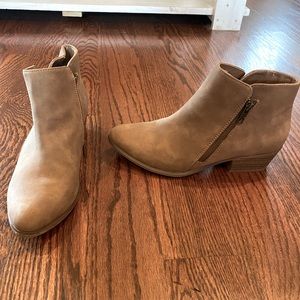 Brown/tan Unionbay booties, size 7
